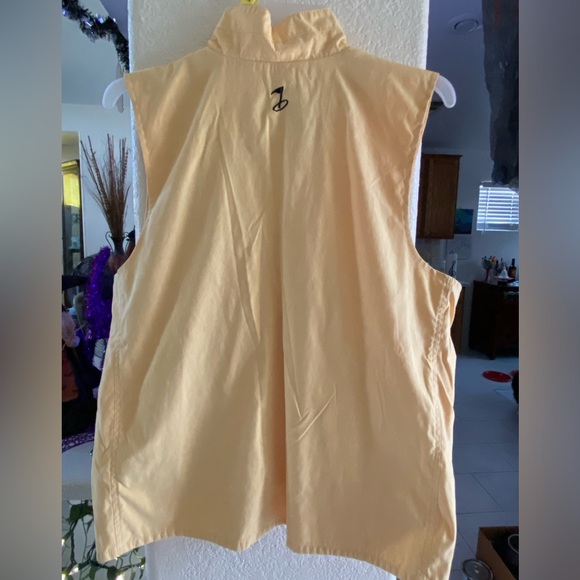 SCORECARD : Women’s Golf Vest , Size Large , Yellow in color - Picture 7 of 7